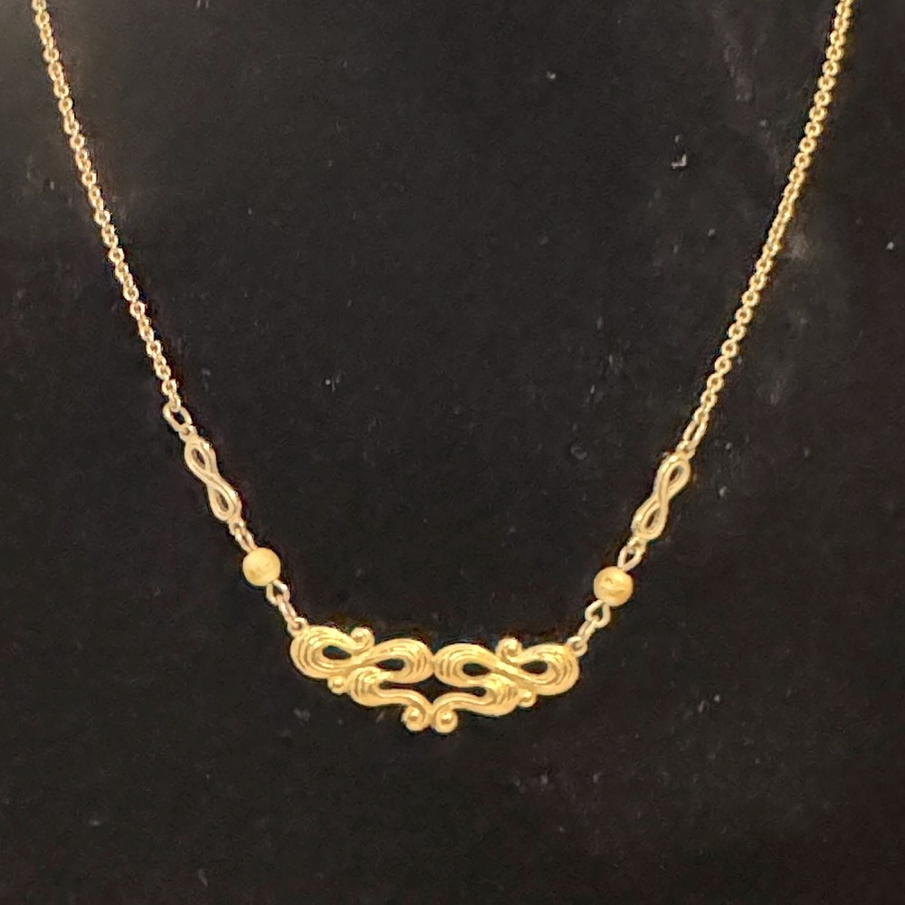 Avon Gold-Tone Filigree Necklace
Fair used condition
16”